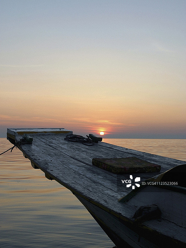 柬埔寨暹粒洞里萨湖船只图片素材