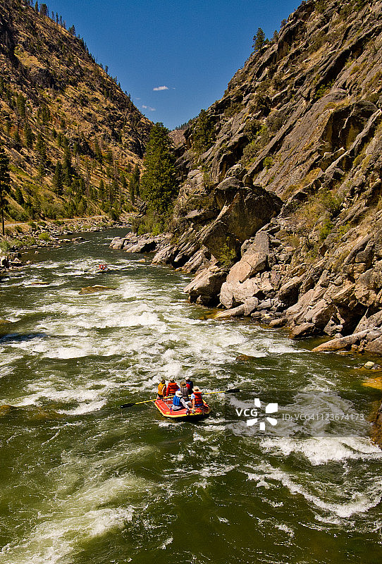 水上漂流图片素材