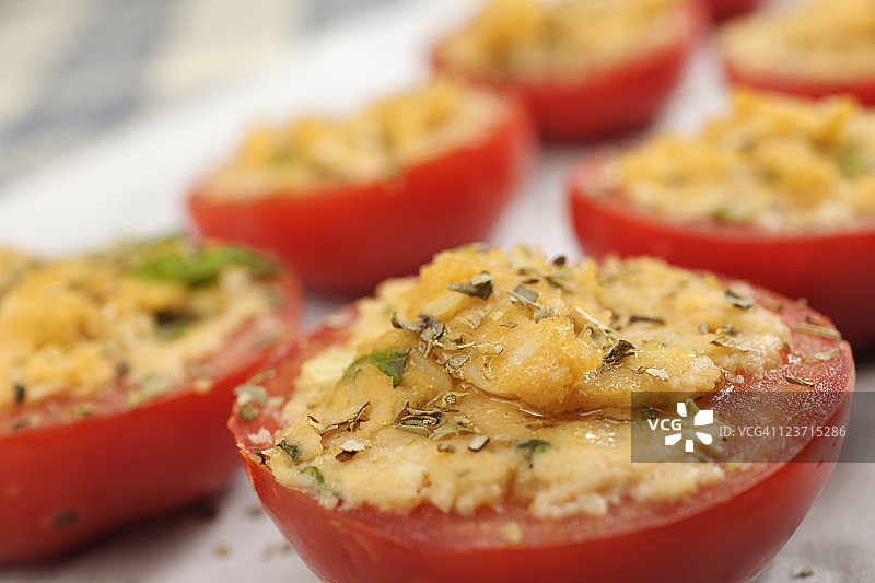 准备烹饪的酿番茄图片素材