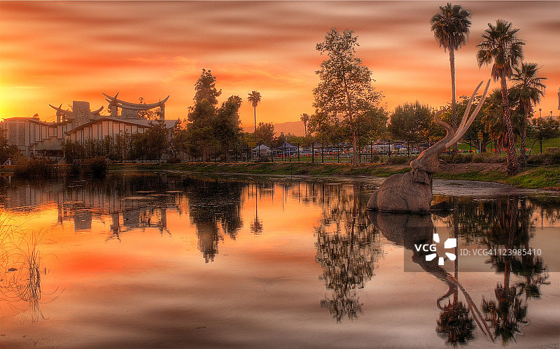 日落时分的拉布雷亚沥青坑公园图片素材