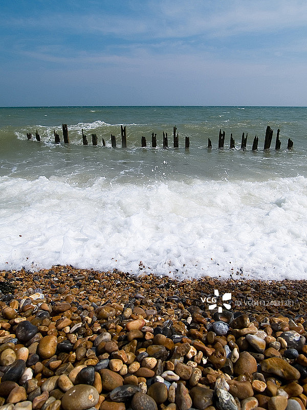 那不勒斯沿海的鹅卵石层图片素材