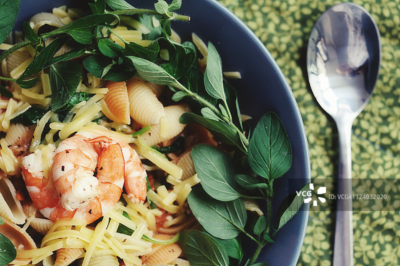 鲜虾牛至意面图片素材