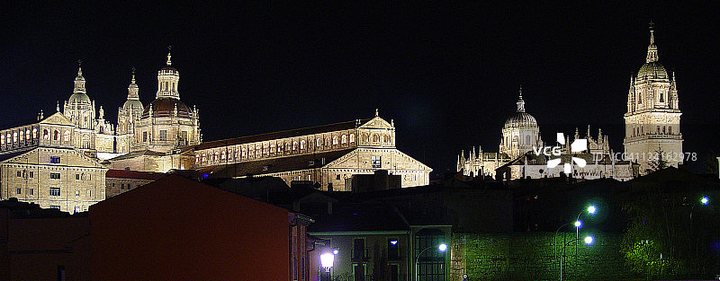 萨拉曼卡的夜景图片素材