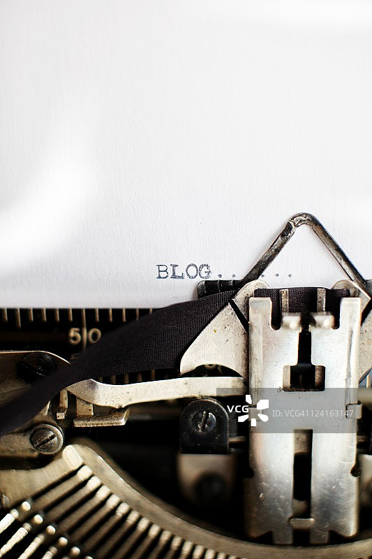 打字机纸上的博客文字图片素材