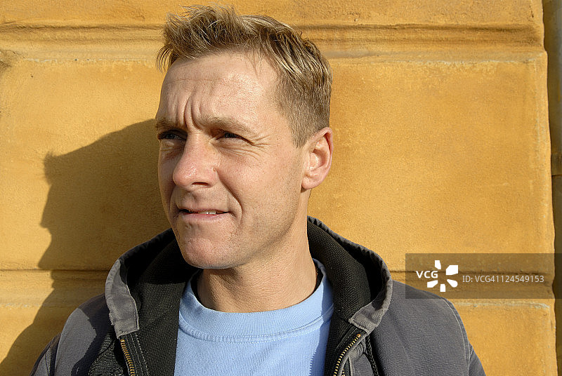 忧虑的油漆工图片素材