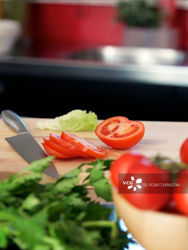 砧板上的番茄片图片素材