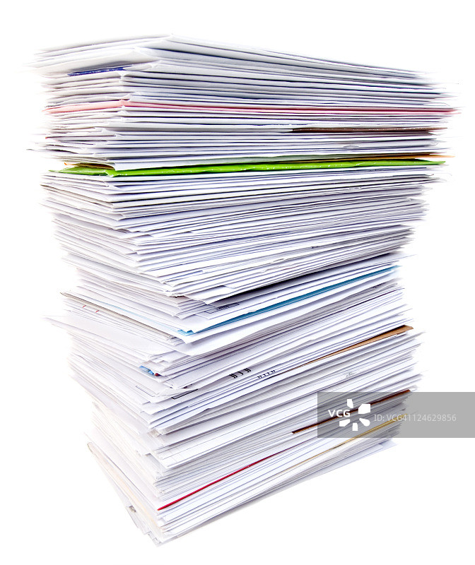 堆积如山的未付账单和信封图片素材