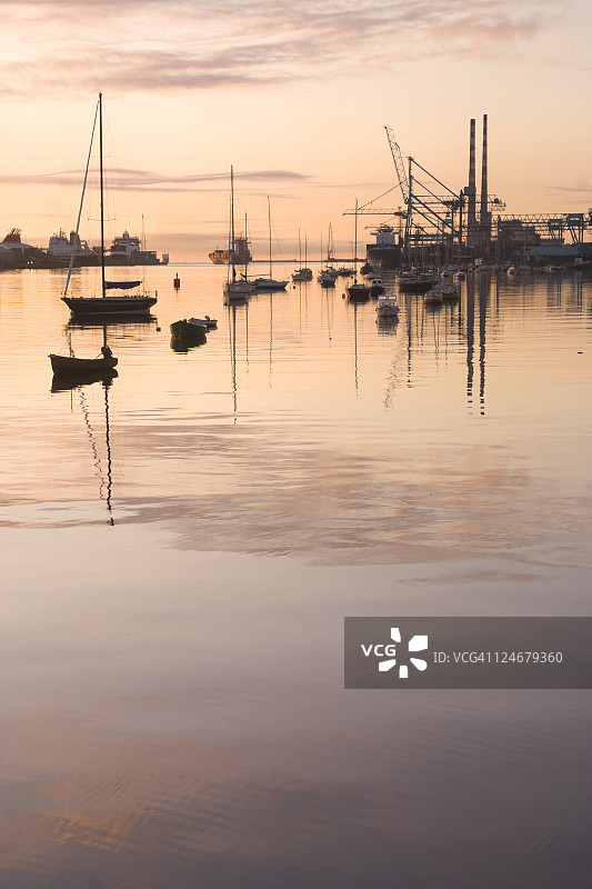 都柏林港日出图片素材