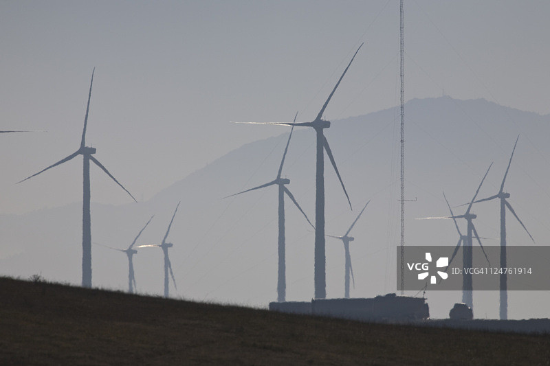 加州里奥维斯塔附近的风车图片素材