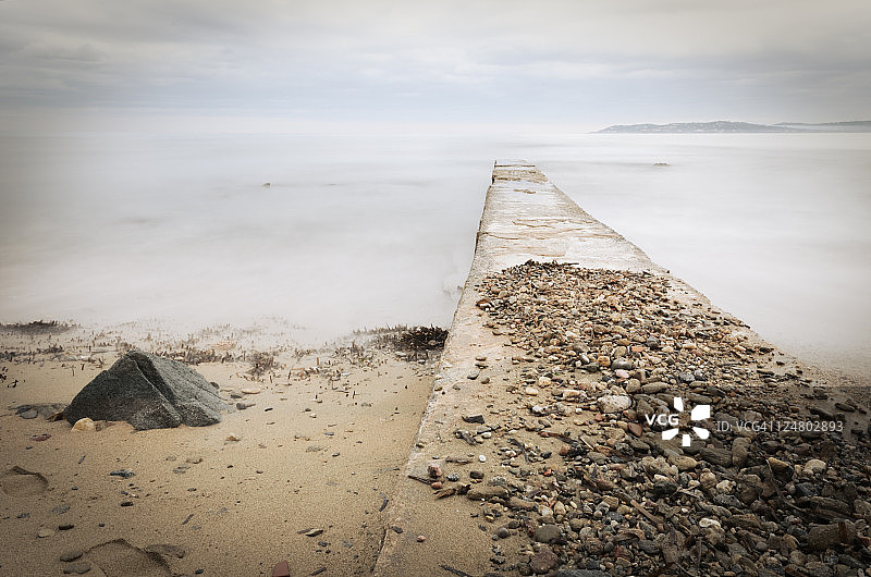 码头上的鹅卵石图片素材