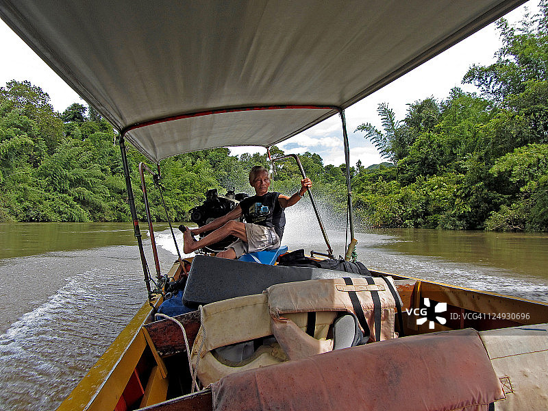 桂河上的长尾船图片素材