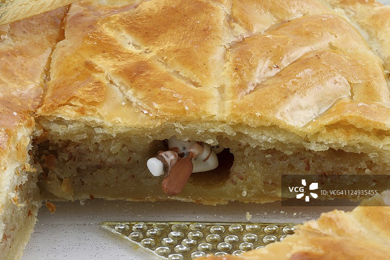 法国国王蛋糕和他的小饰品图片素材