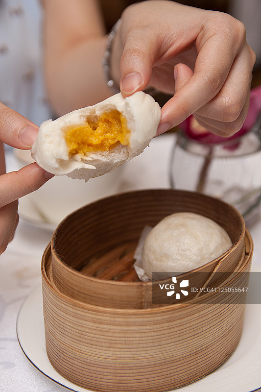 蒸奶黄包图片素材