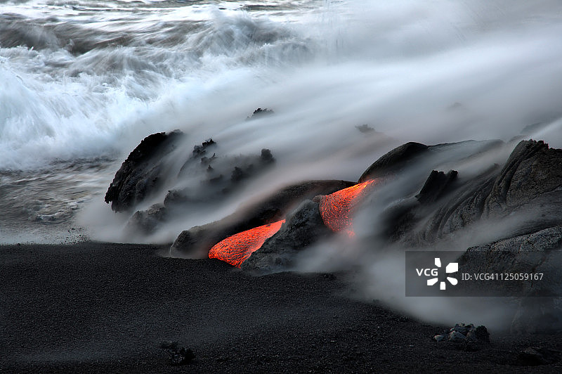 海上火焰与水图片素材