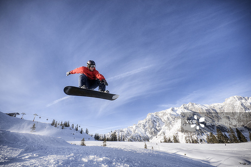 空中的滑雪者图片素材
