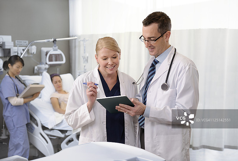 多民族医生组成的医疗团队图片素材