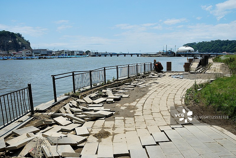 海岸线上的碎瓷砖图片素材