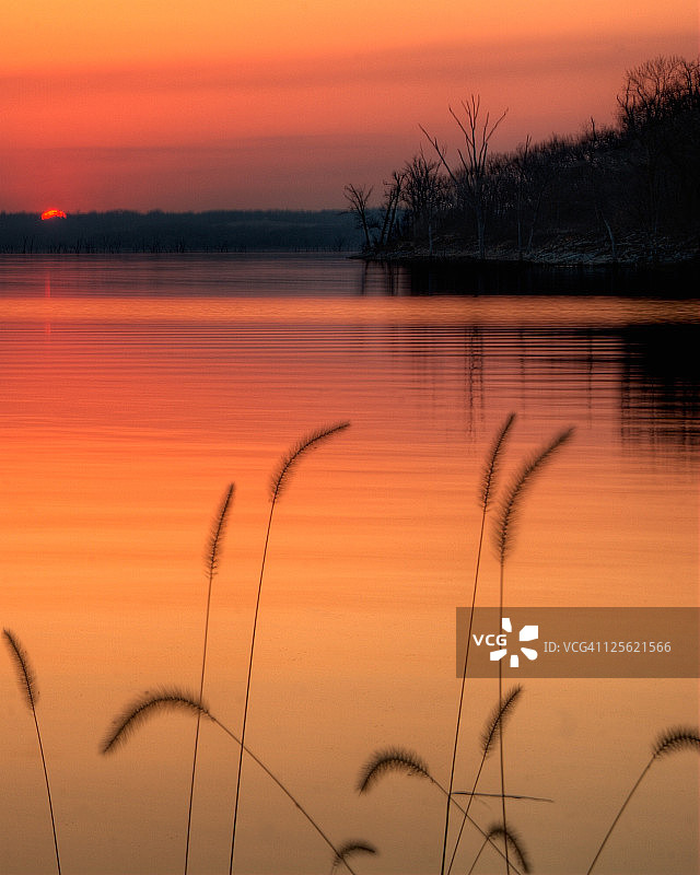 炙热的太阳图片素材