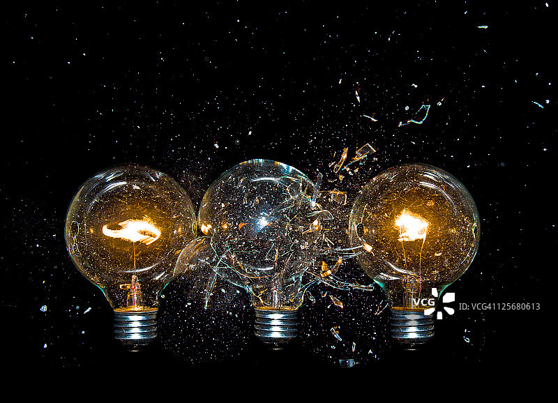 破损的灯泡图片素材