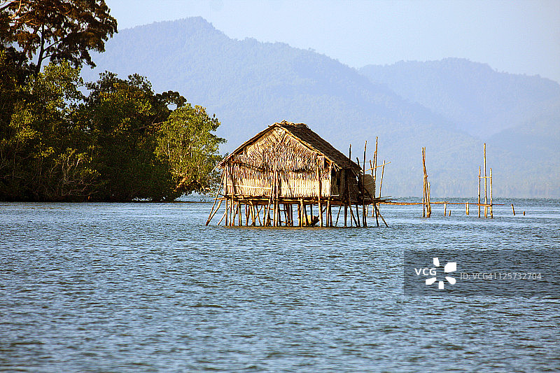 高跷上的木屋图片素材