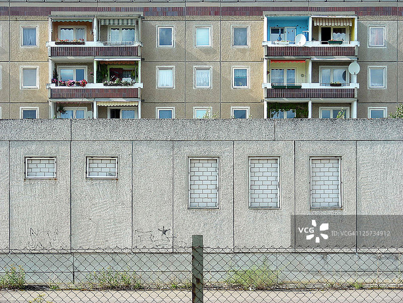 带窗户的建筑图片素材