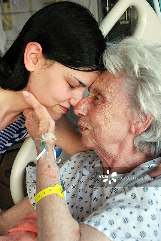 年轻女子或少女纯真之爱图片素材