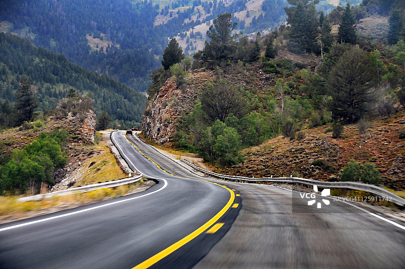 在高速公路上向南行驶图片素材