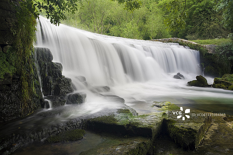 英国德比郡峰区蒙萨尔代尔水坝图片素材