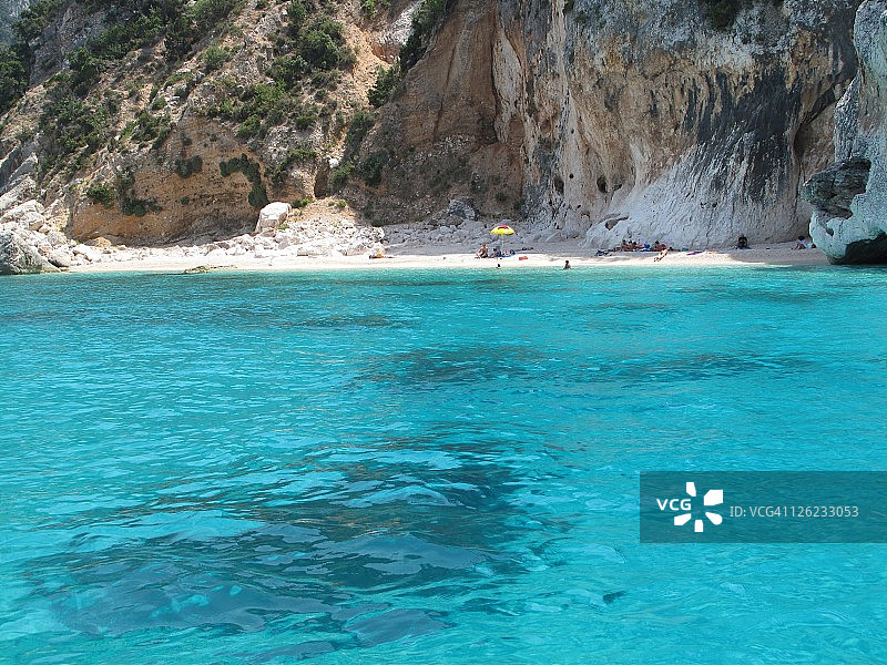 海滩和碧蓝的海水图片素材