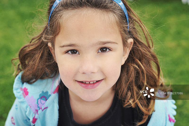 微笑女孩的肖像图片素材