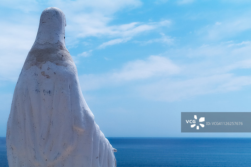 海天一色的白色雕塑图片素材