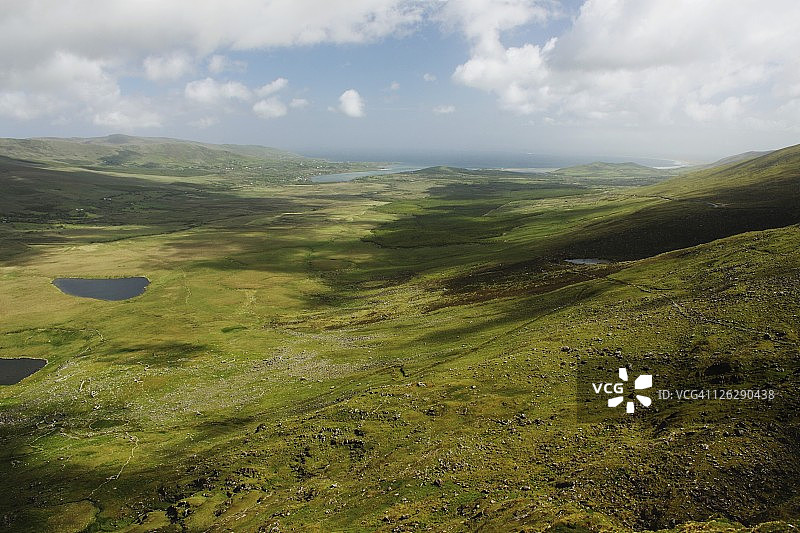 从丁格尔半岛康纳山口俯瞰欧文莫尔山谷图片素材