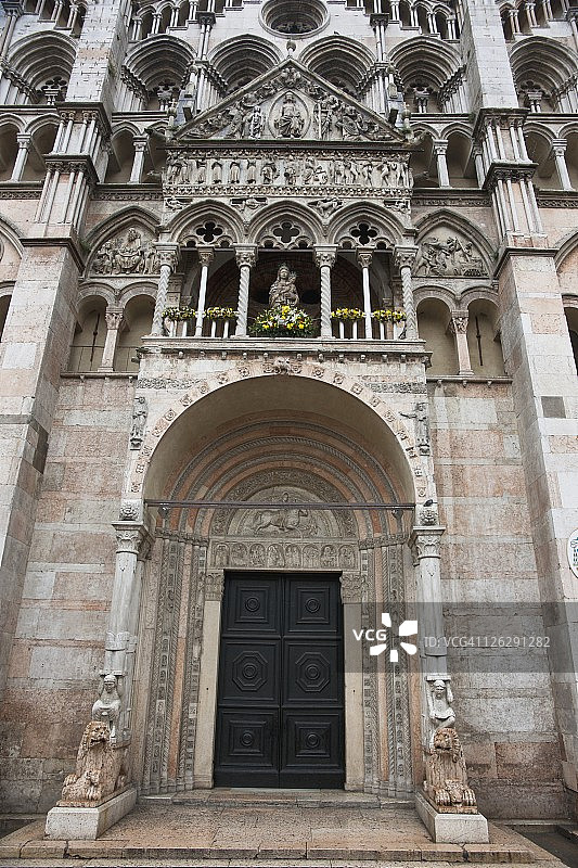 罗马式大教堂图片素材