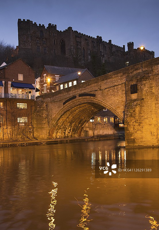 傍晚的达勒姆城堡和大教堂图片素材