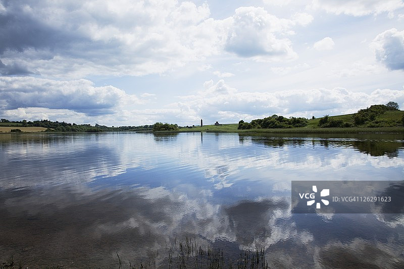 远处的修道院遗址图片素材
