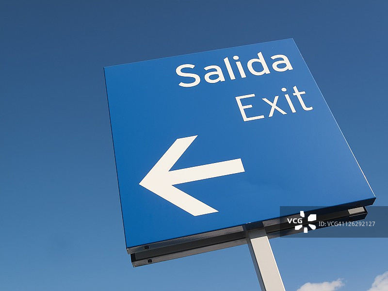 西班牙语/英语双语出口道路标志图片素材