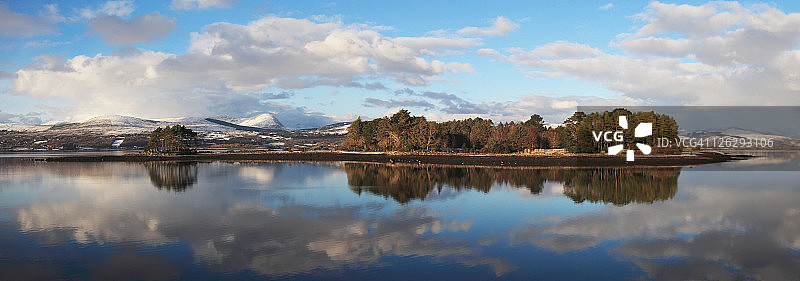 肯梅尔湾的云彩倒影图片素材