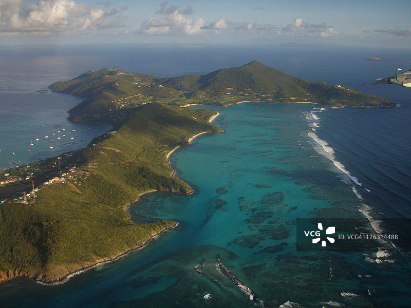从空中俯瞰卡努安岛图片素材