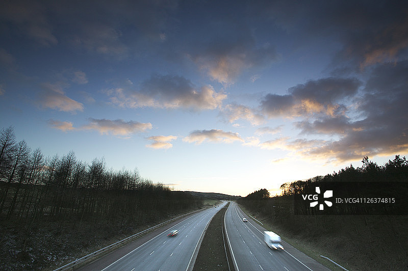 肯德尔附近晚霞下的M6高速公路图片素材