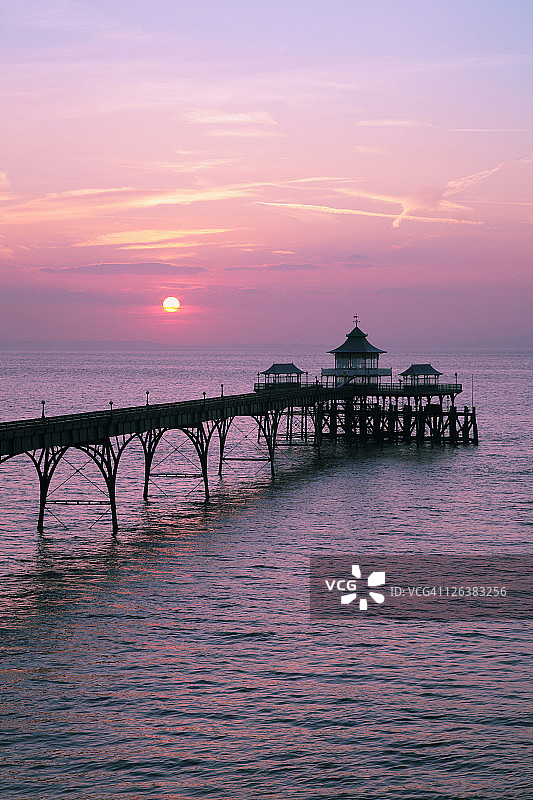 萨默塞特克莱夫登码头日落图片素材