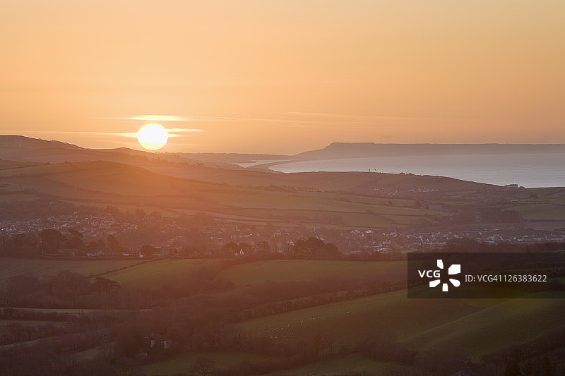英国多塞特郡布里德波特及切西尔海滩日出图片素材