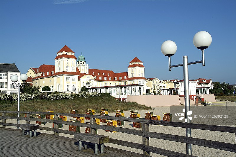 海滩藤编沙滩椅图片素材