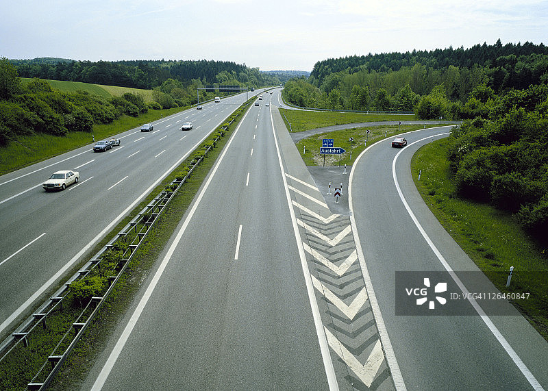 高速公路上的交通高角度视图图片素材
