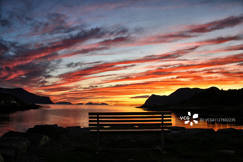 板凳上图片素材