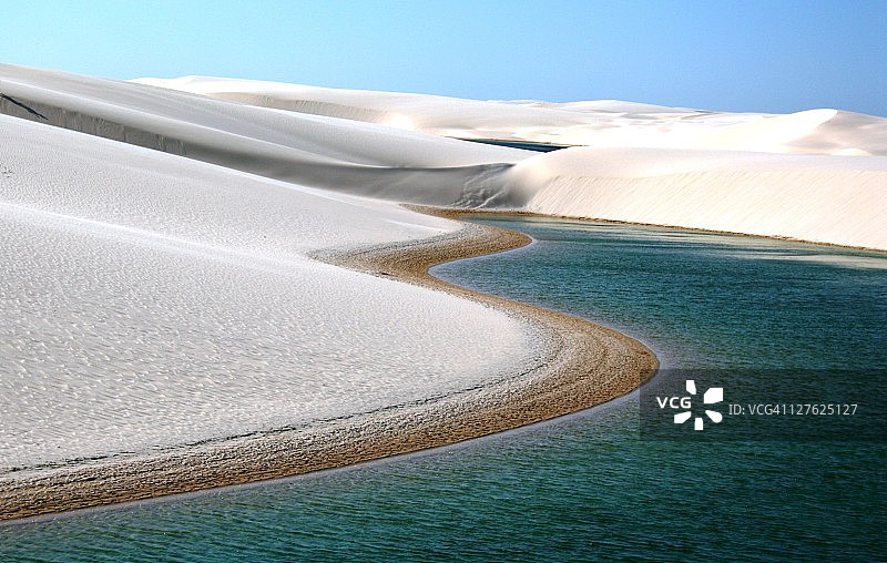 美妙的沙丘曲线图片素材