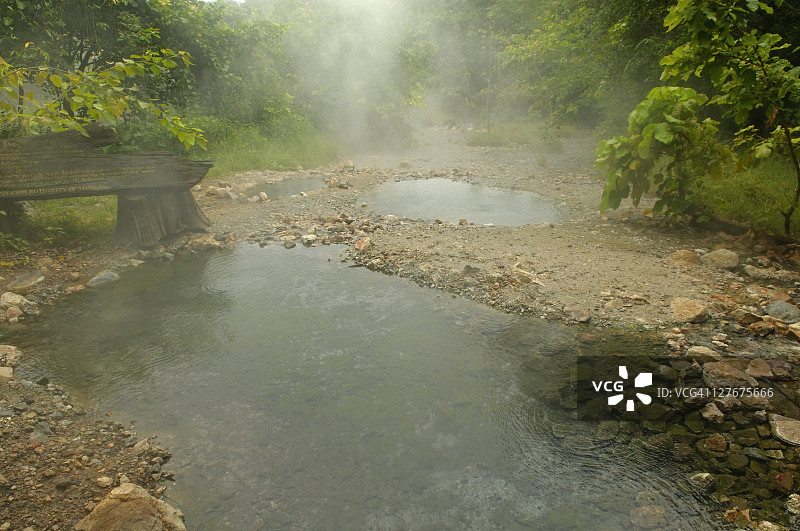 泰国矿物温泉池图片素材