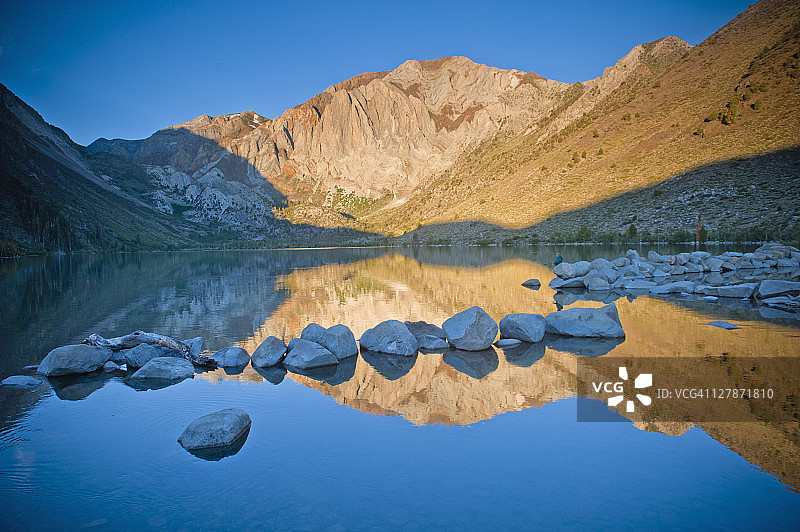 月桂山和康维克湖的日出图片素材