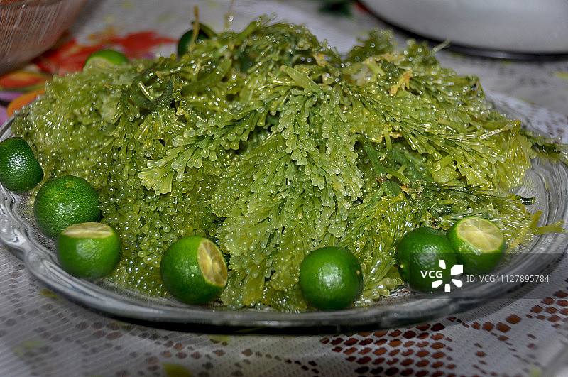 海葡萄沙拉配卡拉曼西图片素材