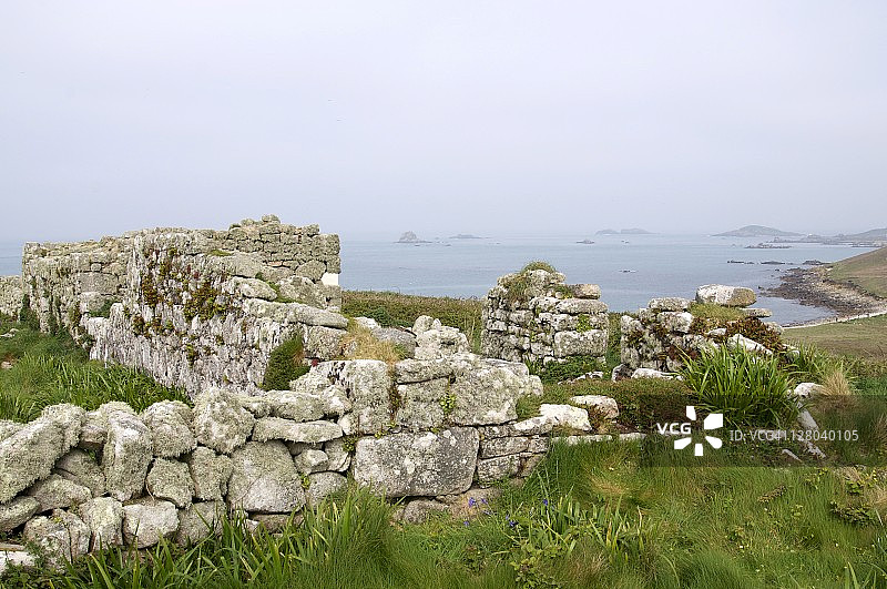 英国锡利群岛萨姆森岛上的废弃房屋图片素材