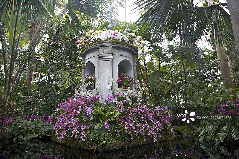 纽约植物园内的吉拉尔迪亚雕像和塔楼图片素材